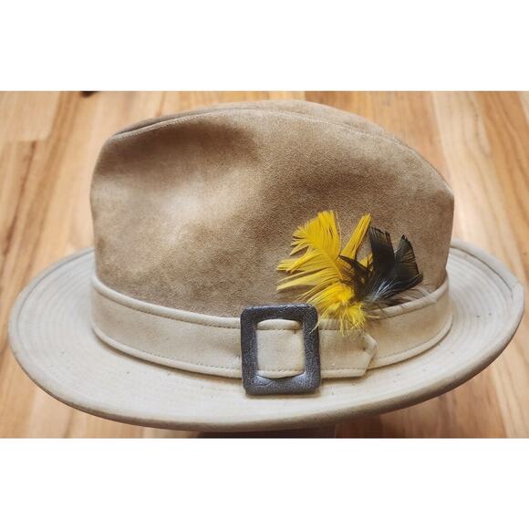 VTG 70’s Cavanagh New York Tan Suede Fedora Hat With Feather Detail Size 7 3/8 - Picture 1 of 9